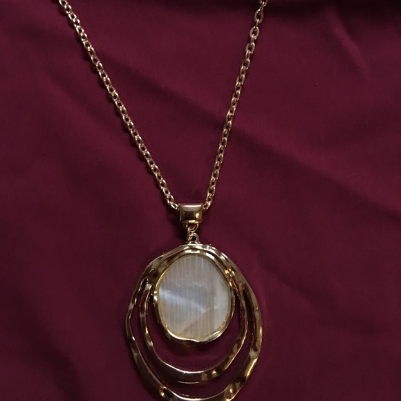 Beautiful Necklace and Earring set - Picture 2 of 3